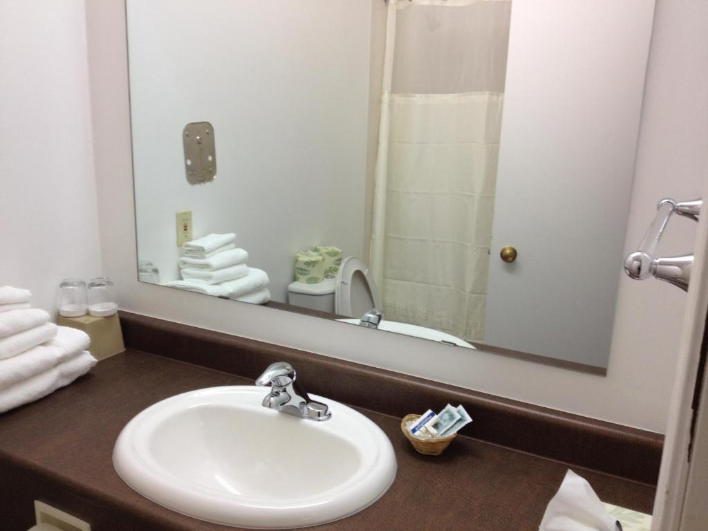 Tundra Inn Churchill Room photo
